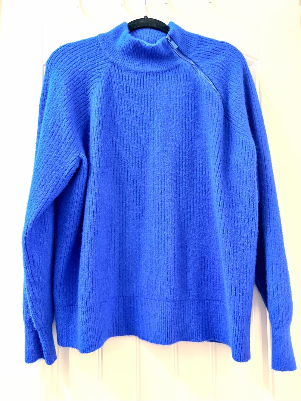 Lou & Grey Vibrant Blue Zip-Shoulder Turtleneck Sweater cozy size large